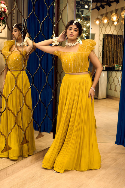 YELLOW WIRED TOP WITH PLEATED SKIRT