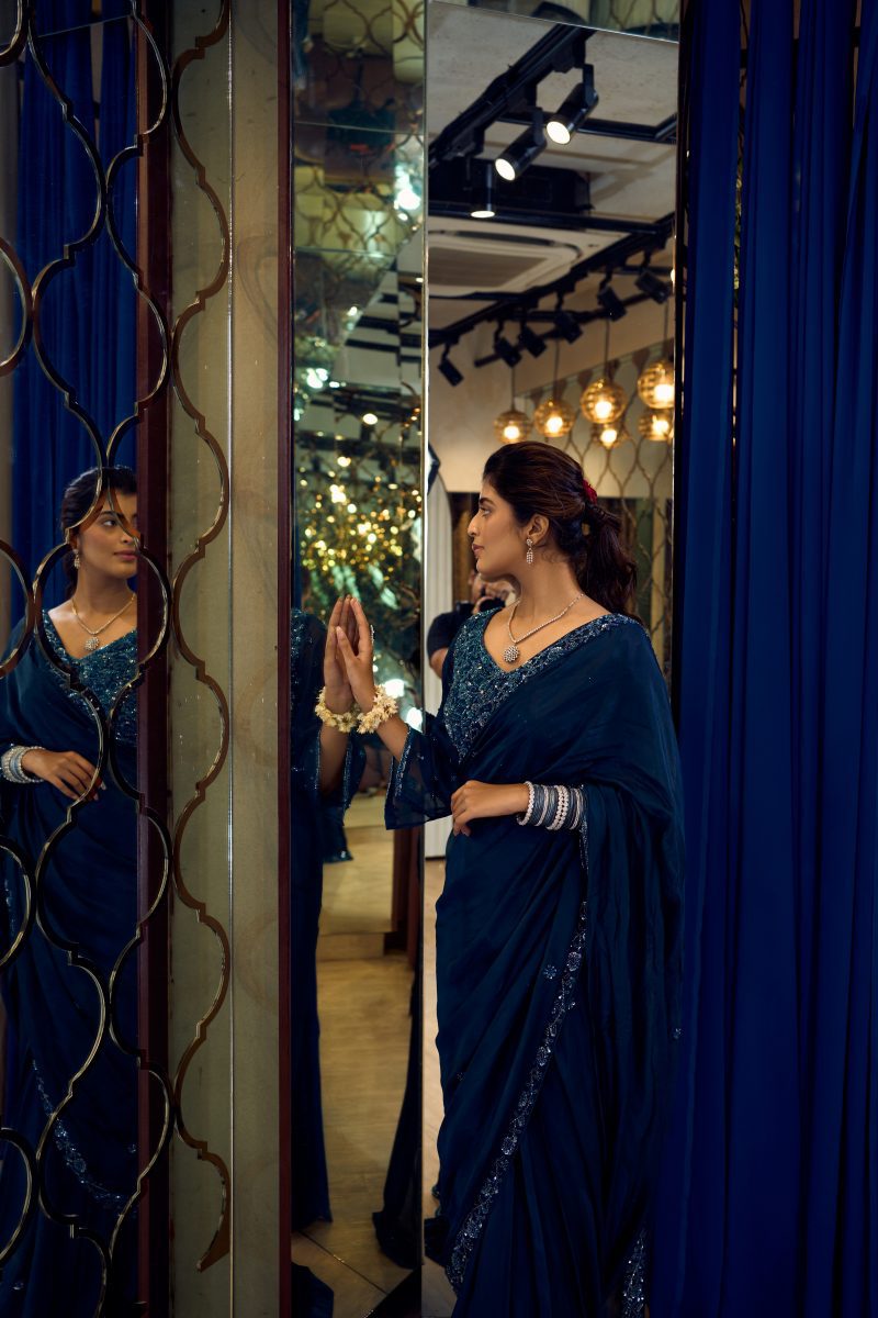 ALMA- Dark blue classic drape saree - Image 2